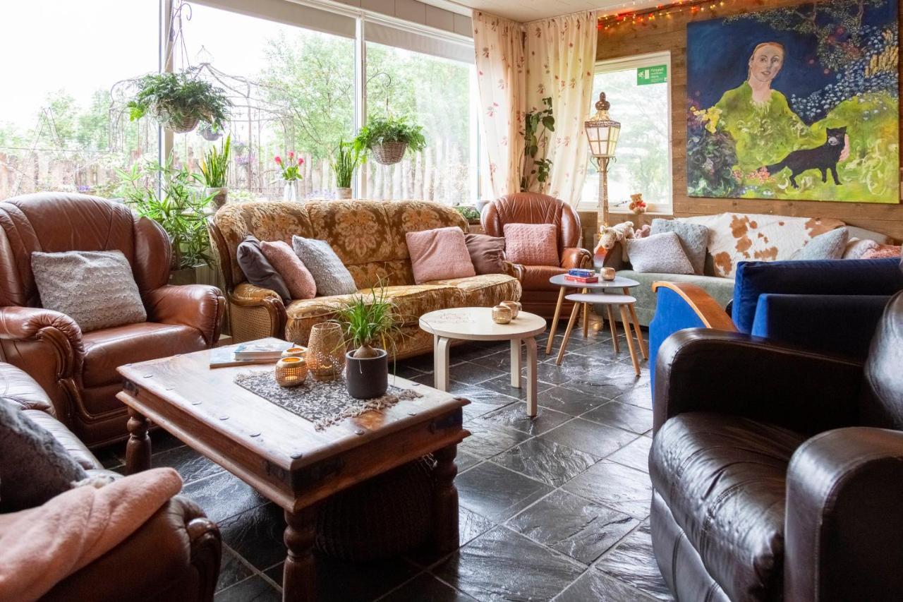 Private And Peaceful One Bedroom *
